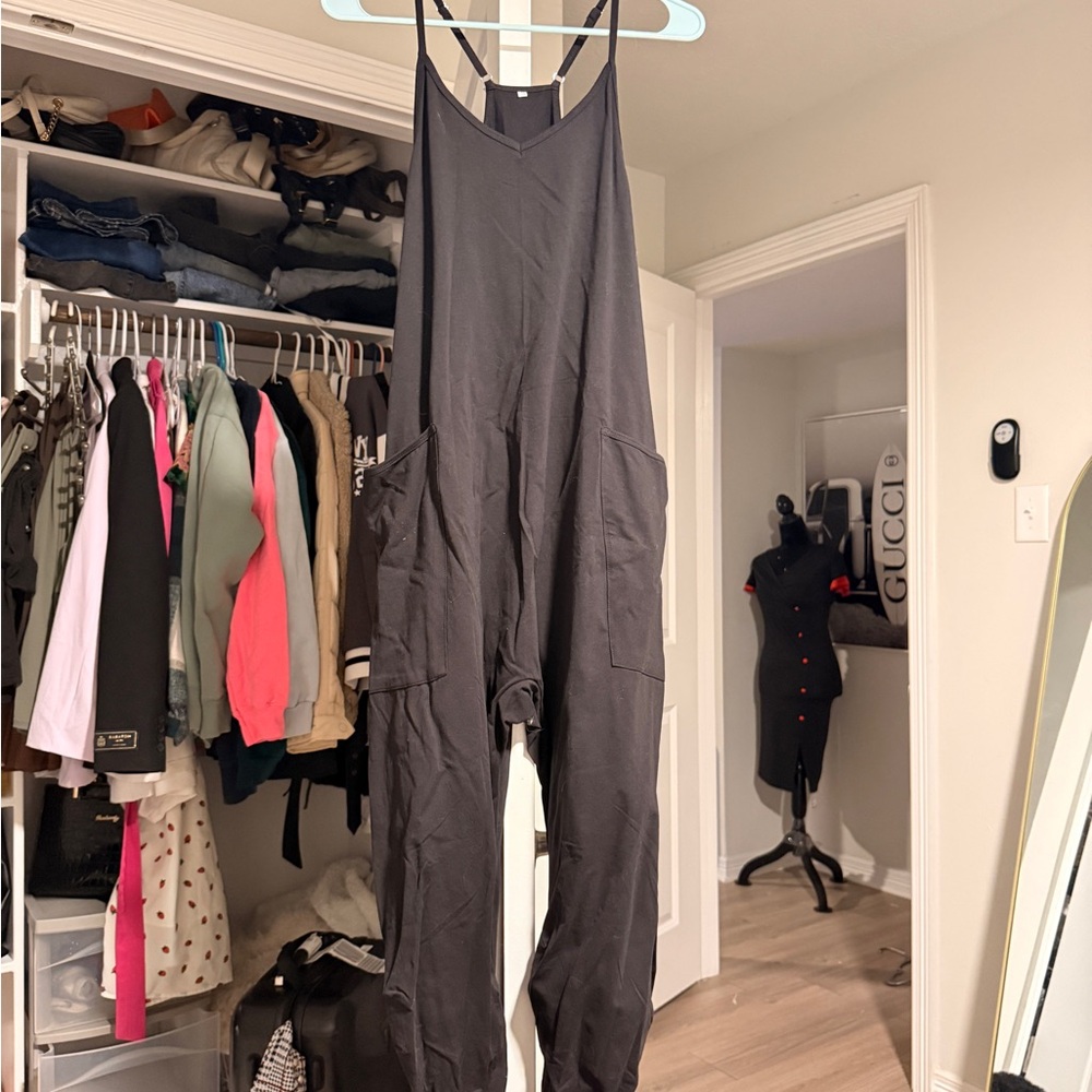 Chic Black Jumpsuit with Pockets
